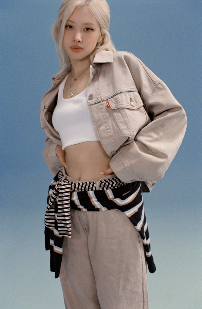El patronaje holgado de Levi’s redefine el canon preppy para la temporada Otoño-Invierno 2026