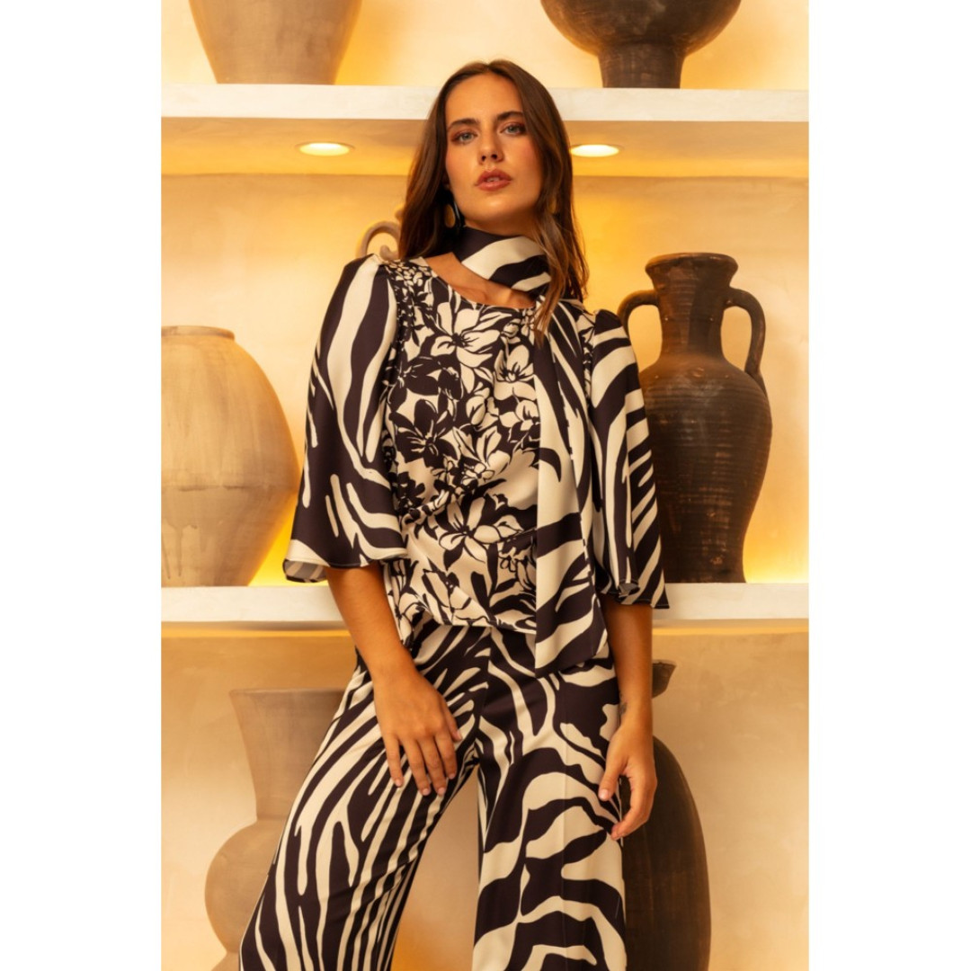 Matilde Cano y sus looks de invitada en blanco y negro