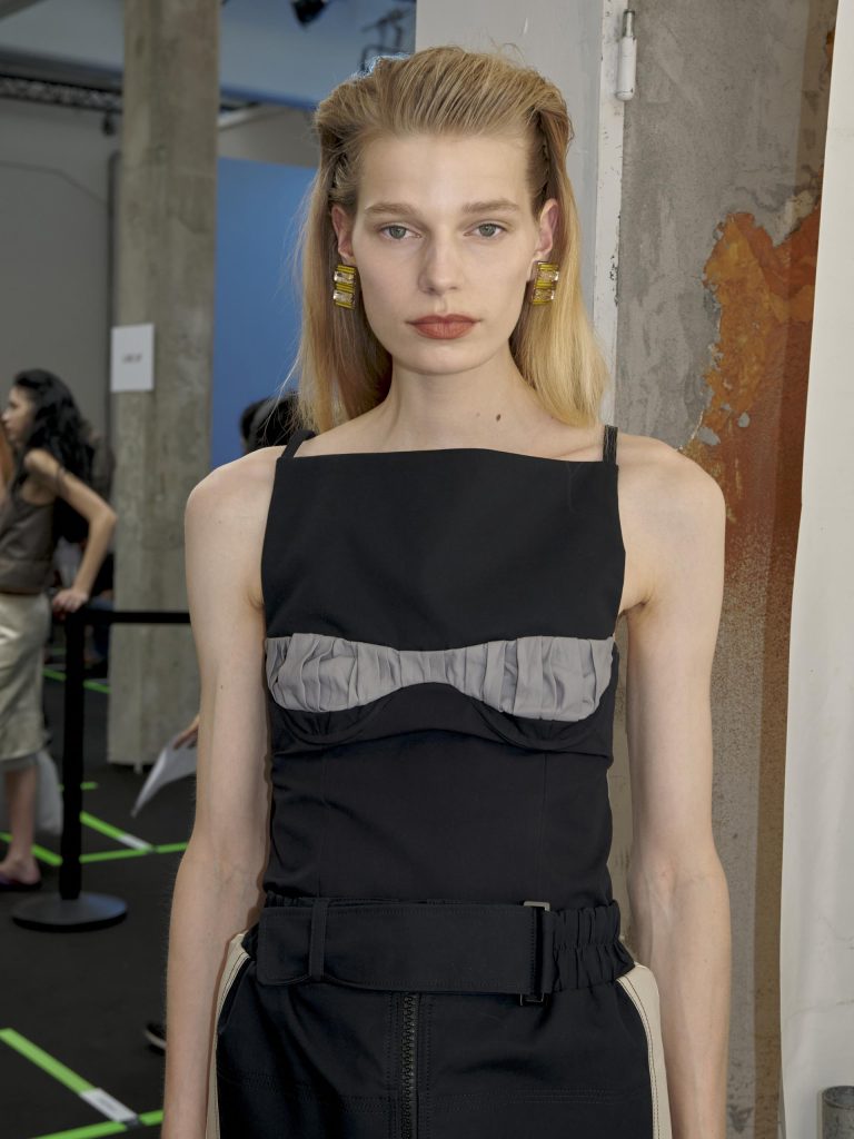 MERIT firma la propuesta de belleza esencial y minimalista para el desfile de MARNI SS27