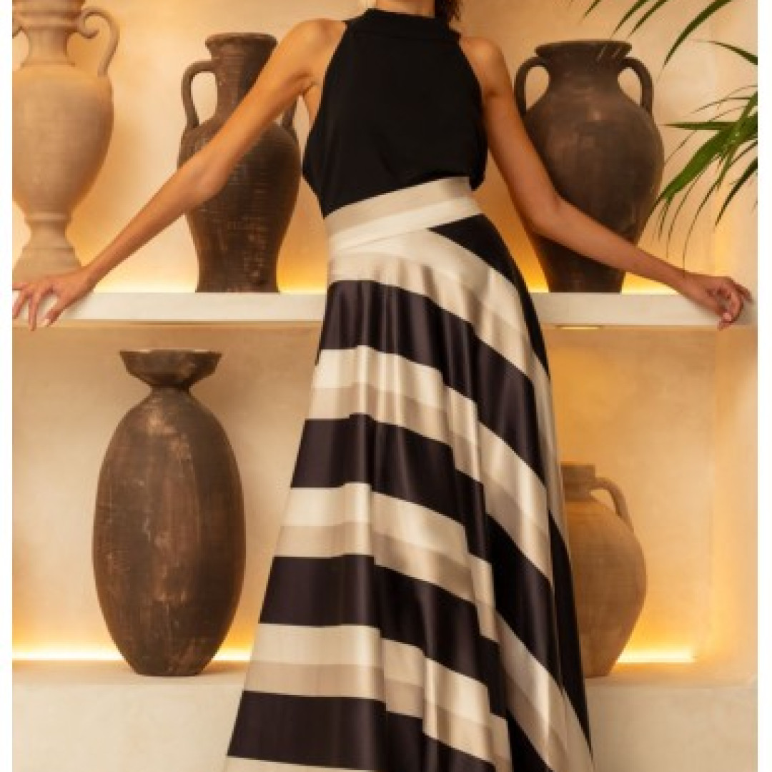 Matilde Cano y sus looks de invitada en blanco y negro